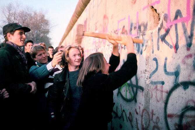 Wall Tour Berlin - Fates, Heroes & Love Stories - Kidnappings and the loudspeaker war