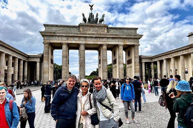 Welcome/Farewell SightseeingTaxi Tour +Transfer from/to the airport - Hackescher Markt and the smaller-scale city